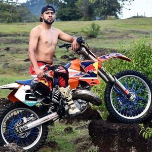 Meet your Posher, Escobar